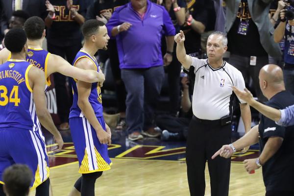 NBA裁判